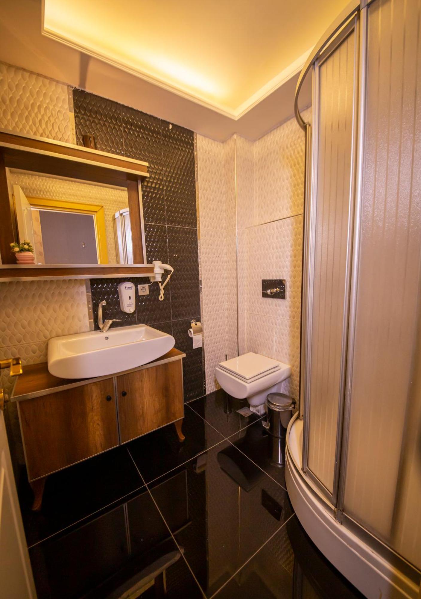 Royal Garden Suite And Hotel イスタンブール エクステリア 写真